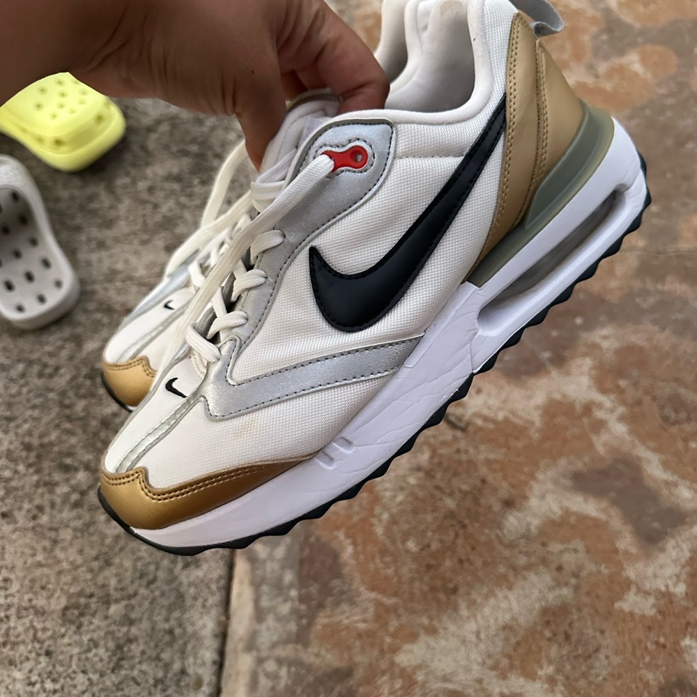 Nike White and Black Sneakers